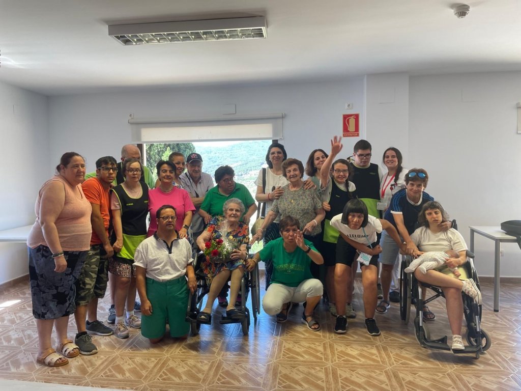Hoy nos visitan Araceli Poderoso junto con Isabel Serrano y sus hijas (2025)
